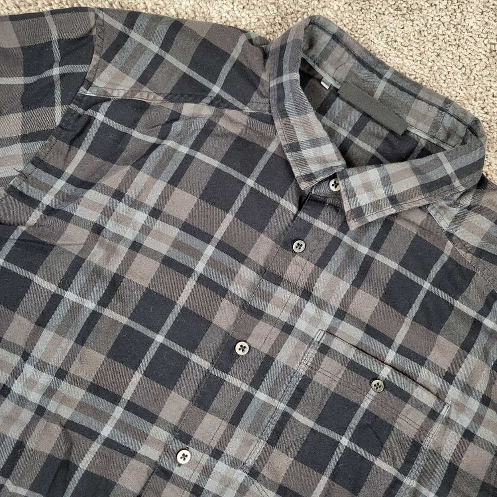 Under Armour Flannel Shirt Mens XXL‎ Black Grey Plaid Excellent Fitted 1345989